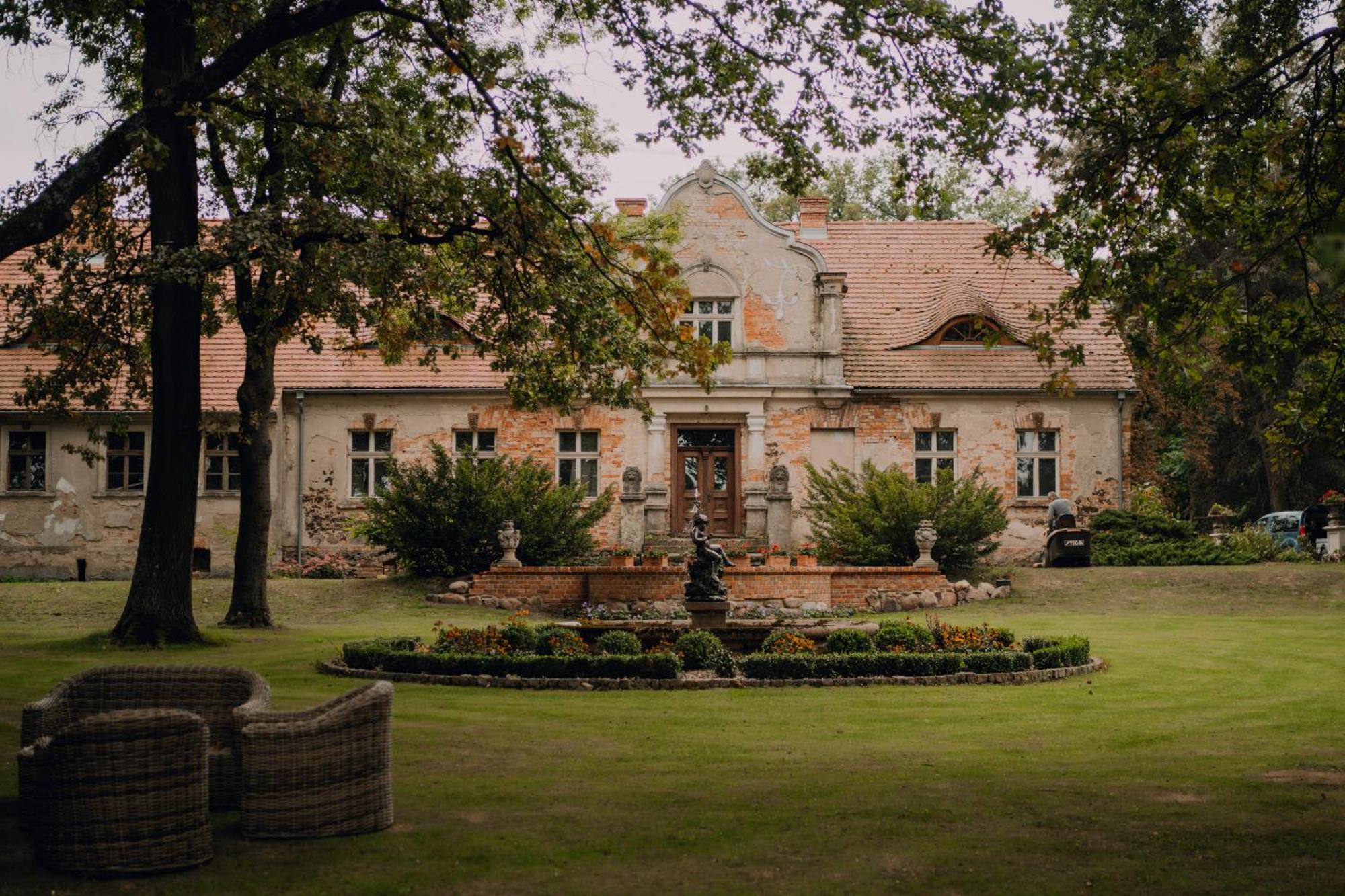 Żabi Dwór - Hotel, Restauracja, Spa Zielona Góra Exterior foto
